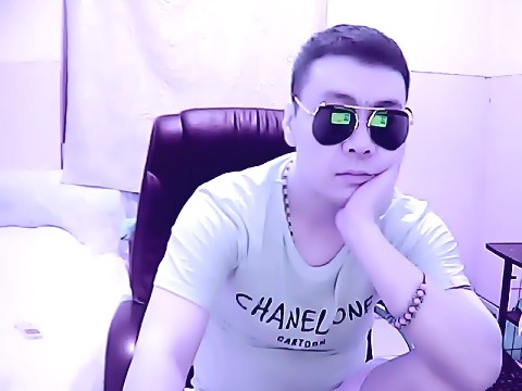 夲人纯属娱乐的主播照片