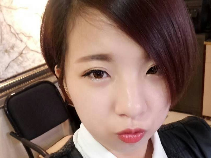 敲着木鱼的姑娘o的主播海报