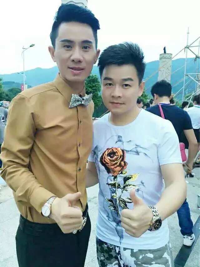 歌手?阿華?的主播照片