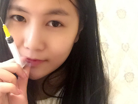 龙琳儿海报