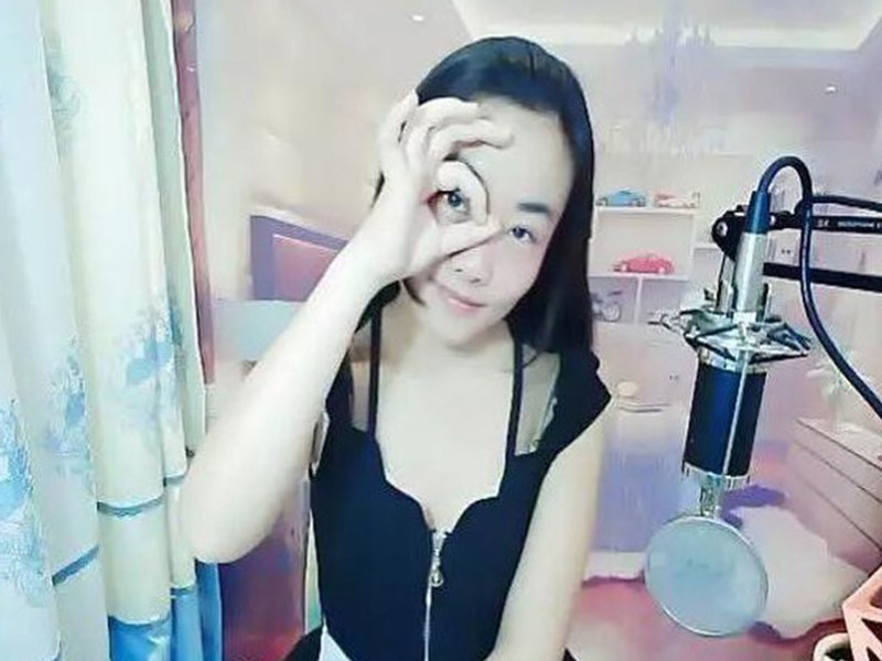 Cc^果冻的主播海报