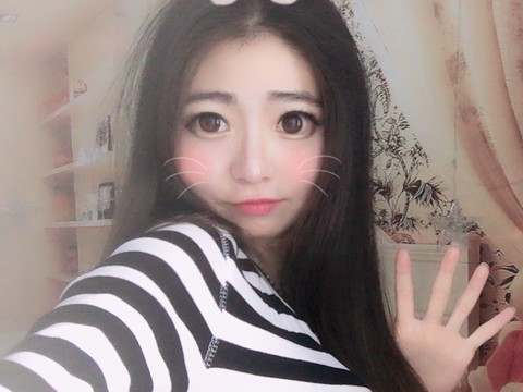 萌萌加班歇两天么么哒海报