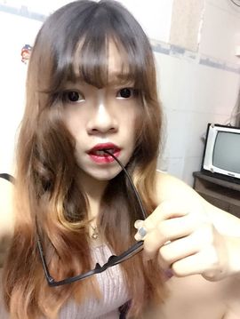 筠筠哇主播照片