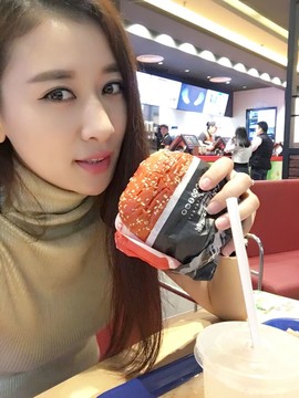 HV丿薇小爷主播照片