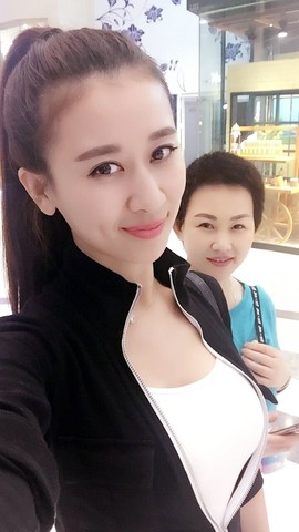 HV丿薇小爷主播照片