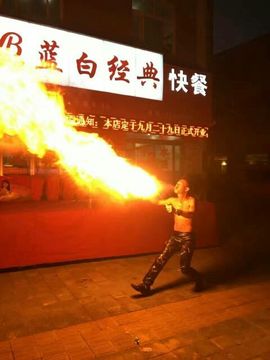 特技火娃大飞主播照片