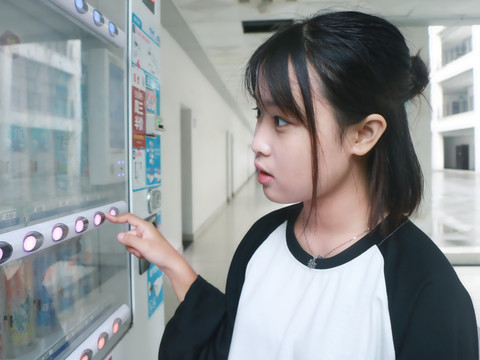 宇宙无敌小辣条海报