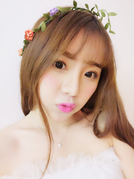 夏摇摇主播照片