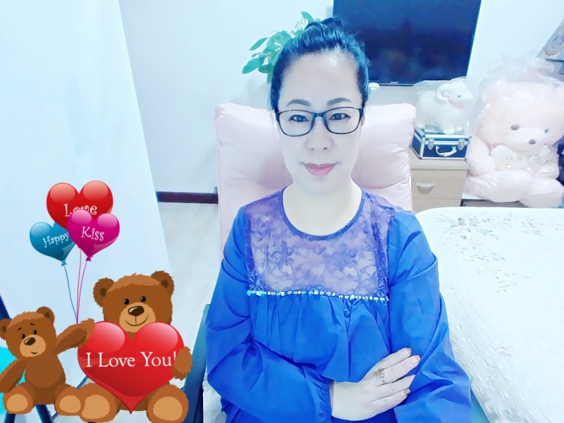 魅力女人唱民歌的图片