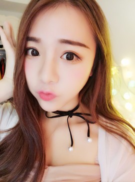 夏摇摇主播照片