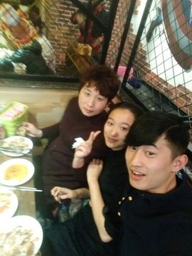 伟小傲主播照片