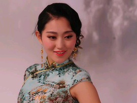 冬冬轮胎主播照片