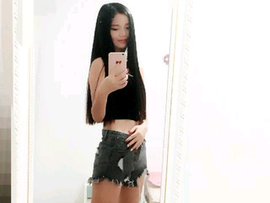 绕弯弯主播照片