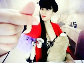 英呐呐主播照片