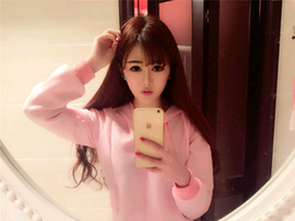 y谁在眼泪漂在夜空主播照片