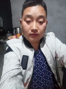 YE，浮沉主播照片