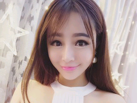 听墙角的猫主播照片