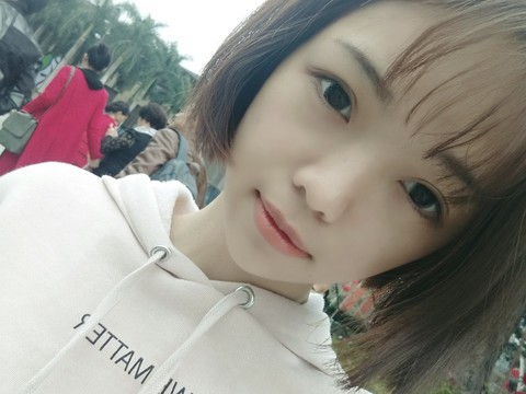 露宝momo_海报