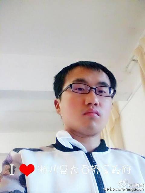 诗人教育者导演冉郭鑫的主播照片