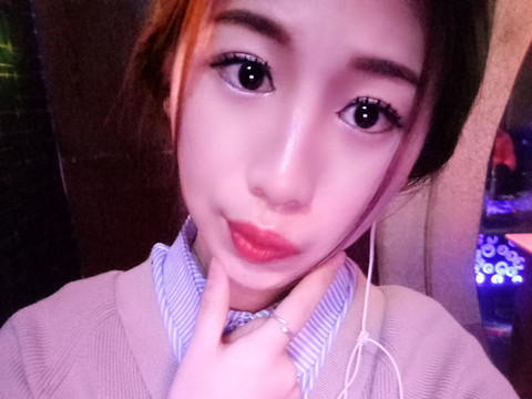 琪琪是个小可爱8efksy海报