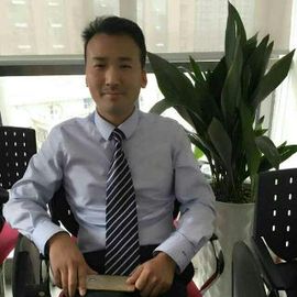 孔威威主播照片