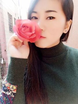 小虎牙君君主播照片