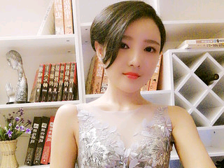 刘俊美主播照片