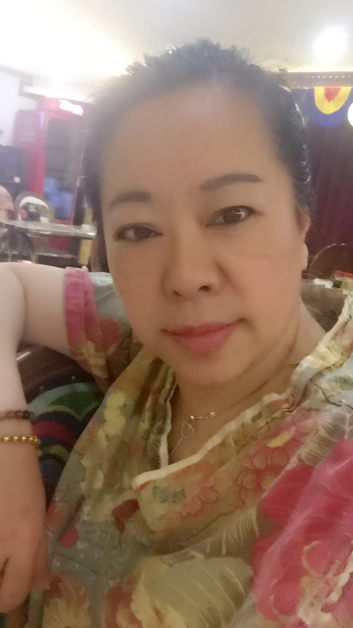 魅力女人唱民歌的图片