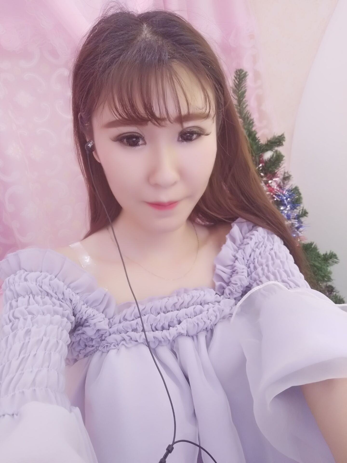 小幺第五天求关注的主播照片