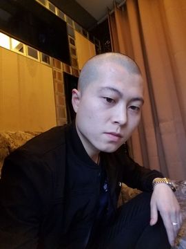 @丑生主播照片
