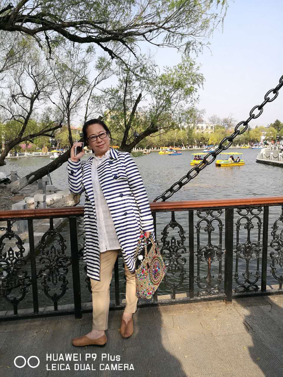 魅力女人唱民歌的图片