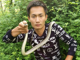 酒的神，酒神主播照片