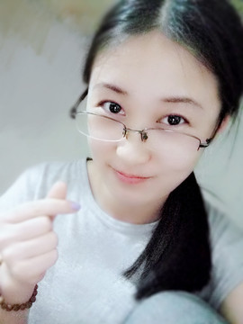 ╰知更主播照片