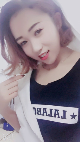 郭上听主播照片