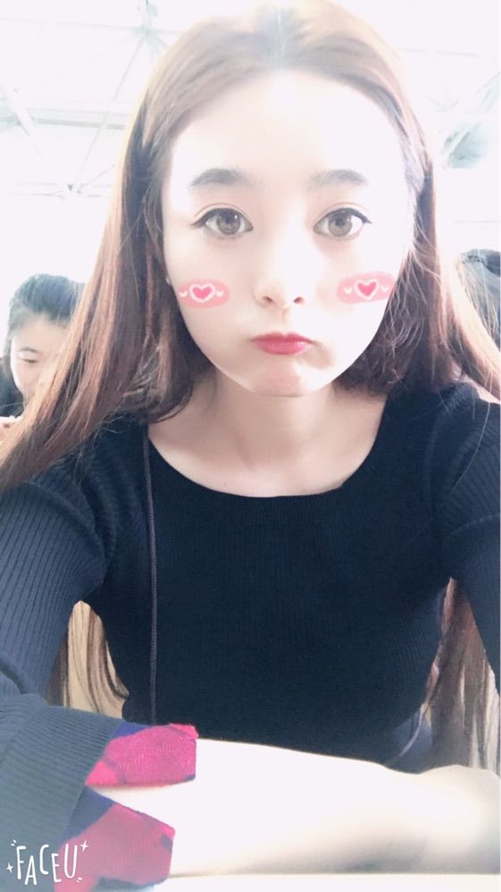 栗莫愁主播照片