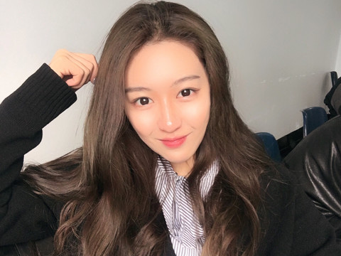 馨哥👈🏻海报