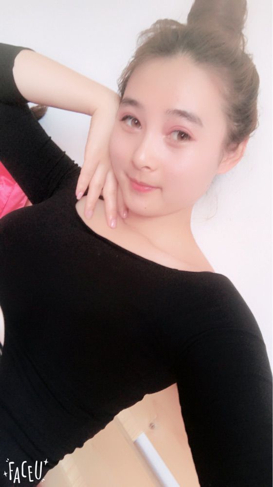 栗莫愁主播照片