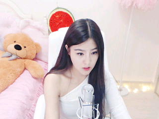 聆聽?低語的主播照片