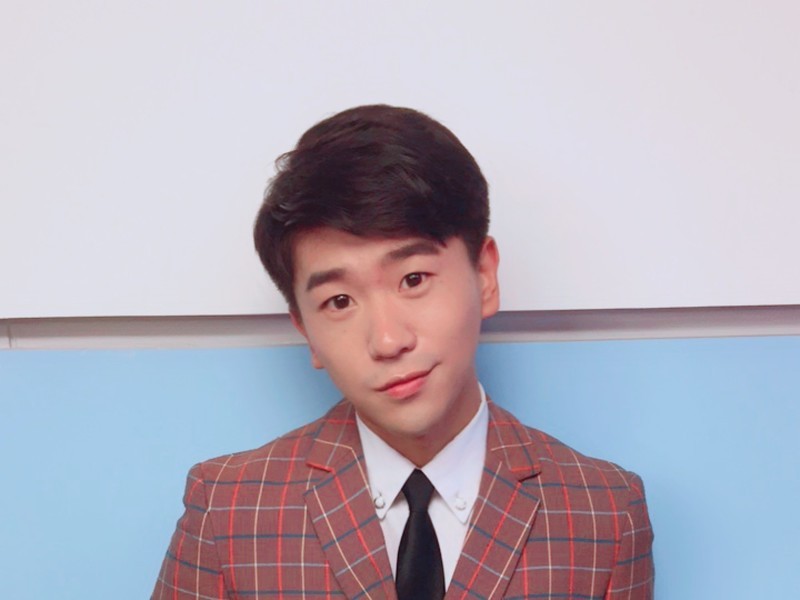 播音的王小明的主播海报