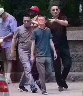 YE，浮沉主播照片