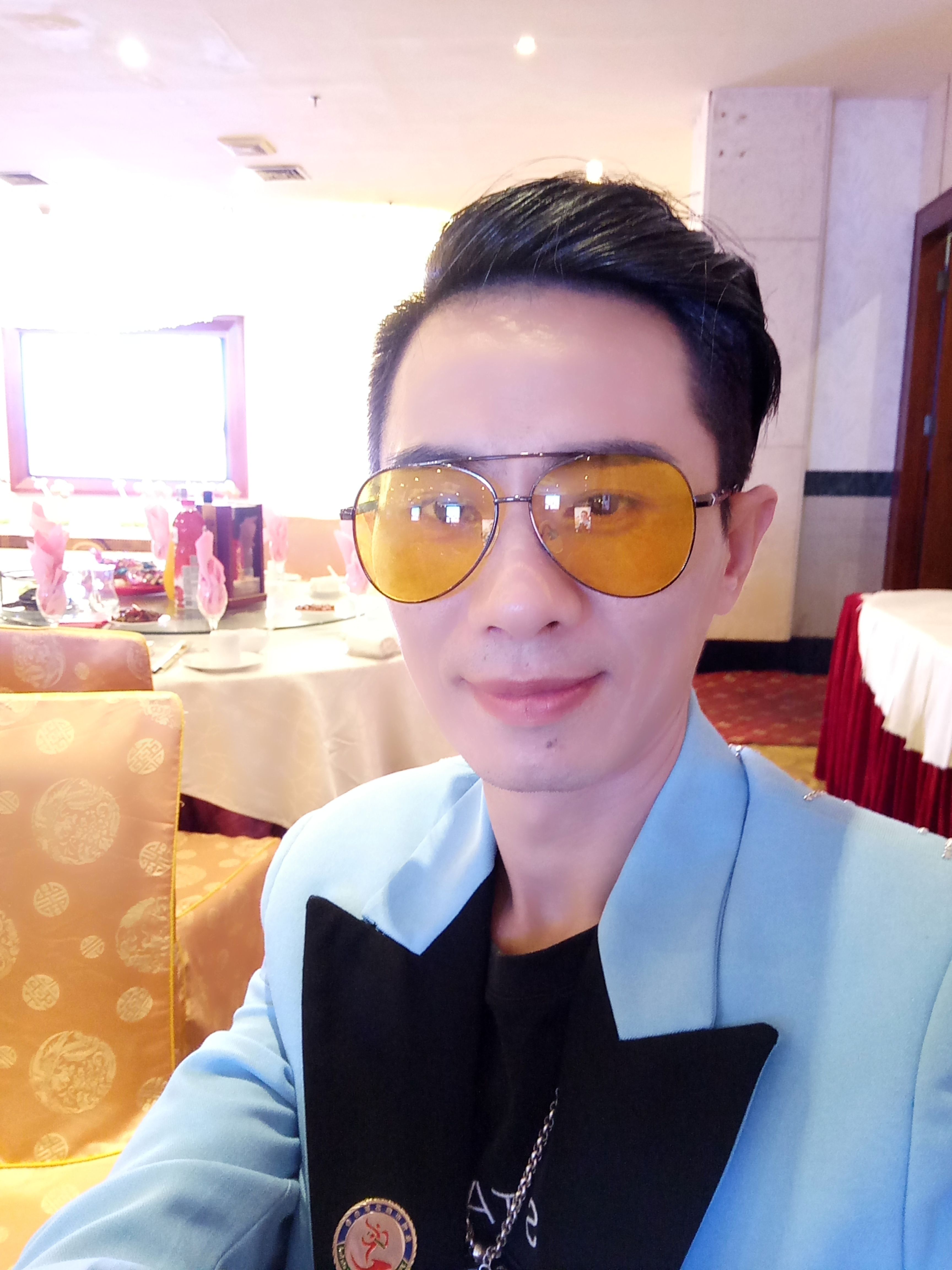 歌手?阿華?的主播照片