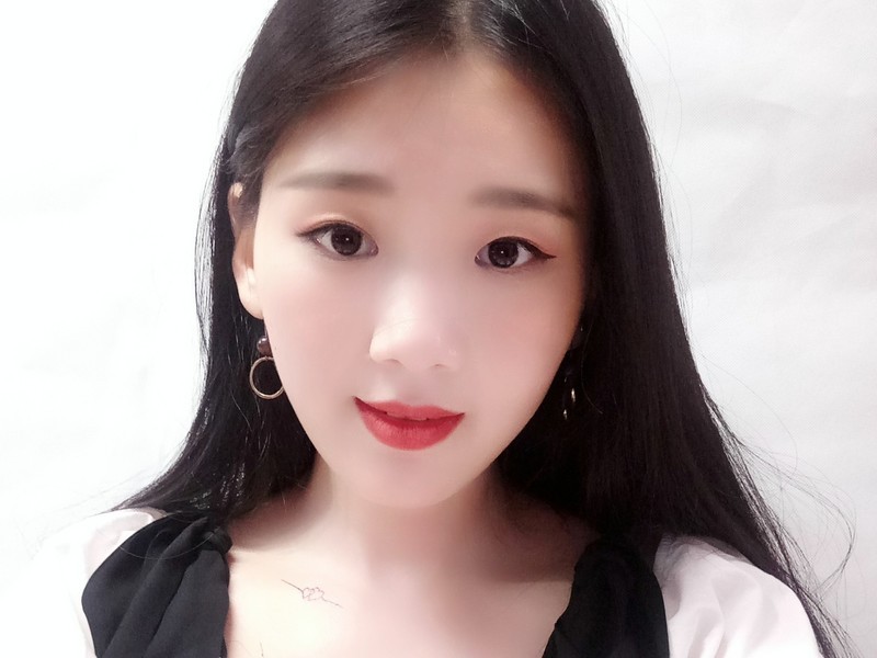 小轮轮a的主播海报