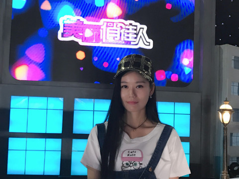 微笑姐姐🐇海报
