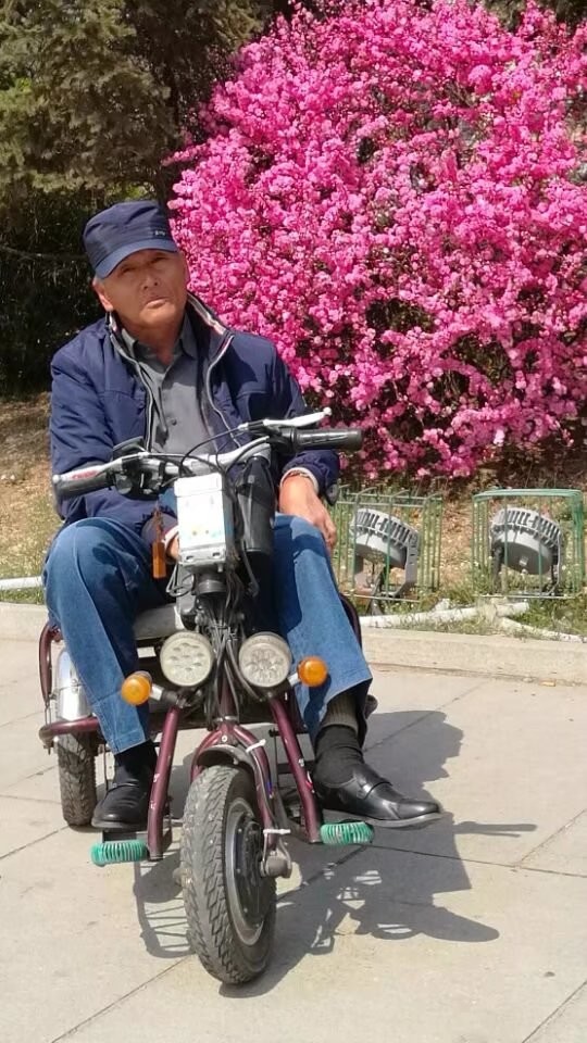 一个人吹海风的主播照片