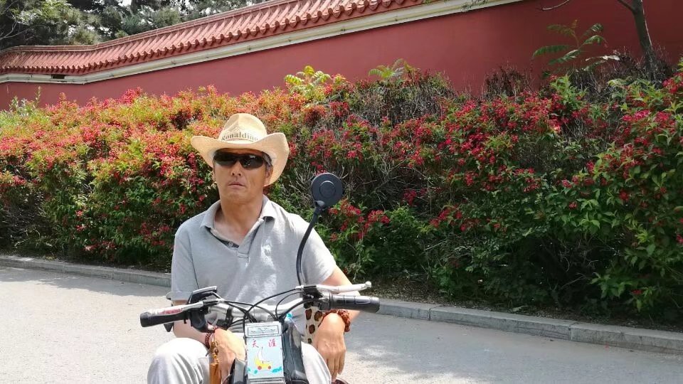 一个人吹海风的主播照片