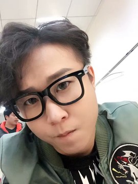 帅气暖男梵希主播照片