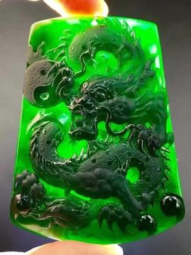阿伟翡翠原石主播照片