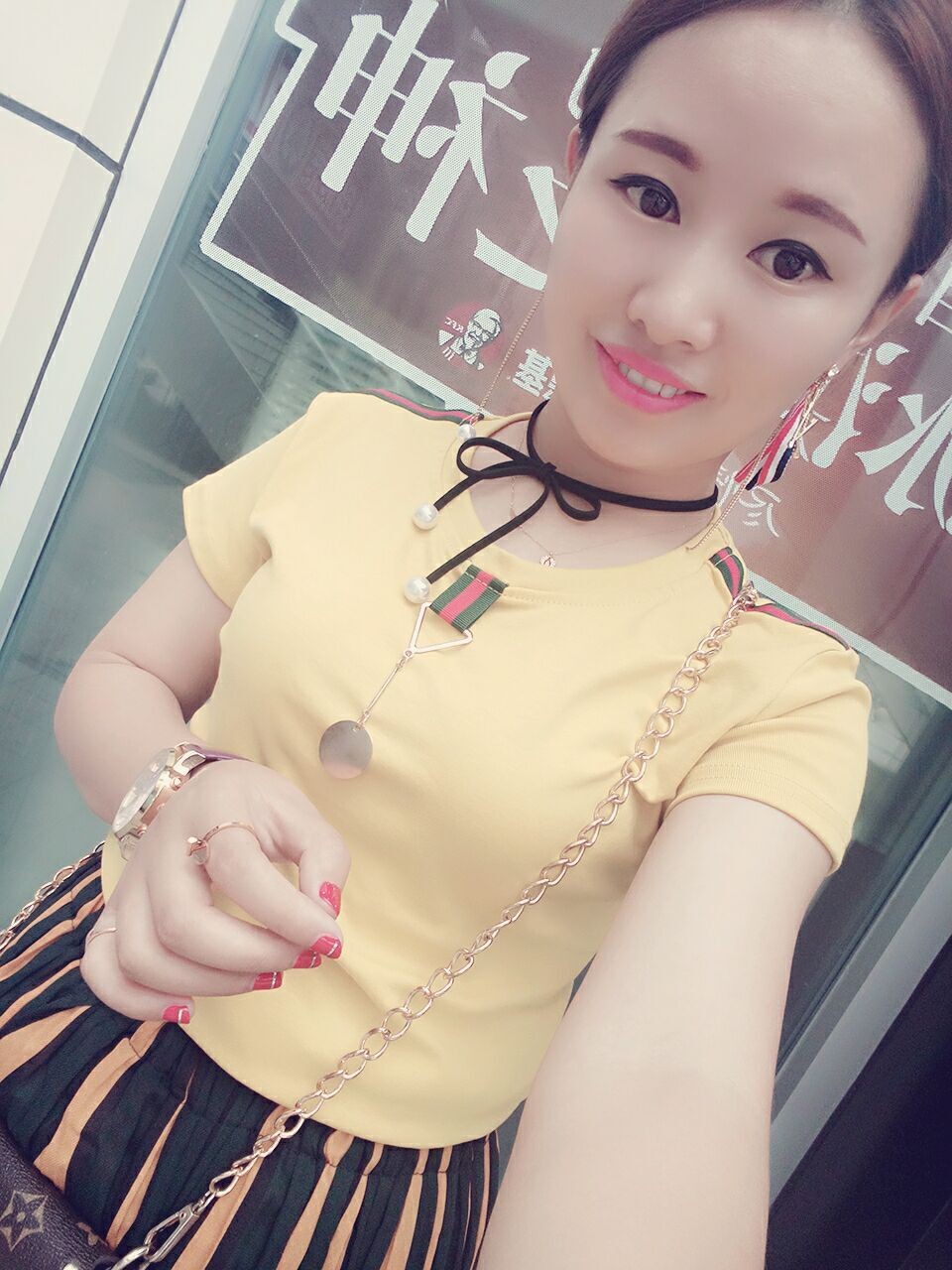^❥素颜抵不过浓妆的主播照片