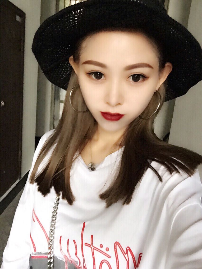 萱萱萱萱辰主播照片