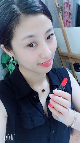 名阁伊利主播照片